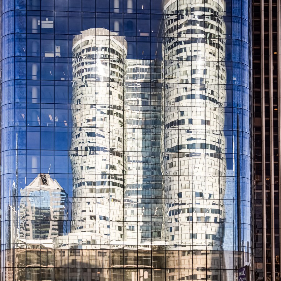 La Défense, reflets verticaux - photographie 1 par Michel Pachot