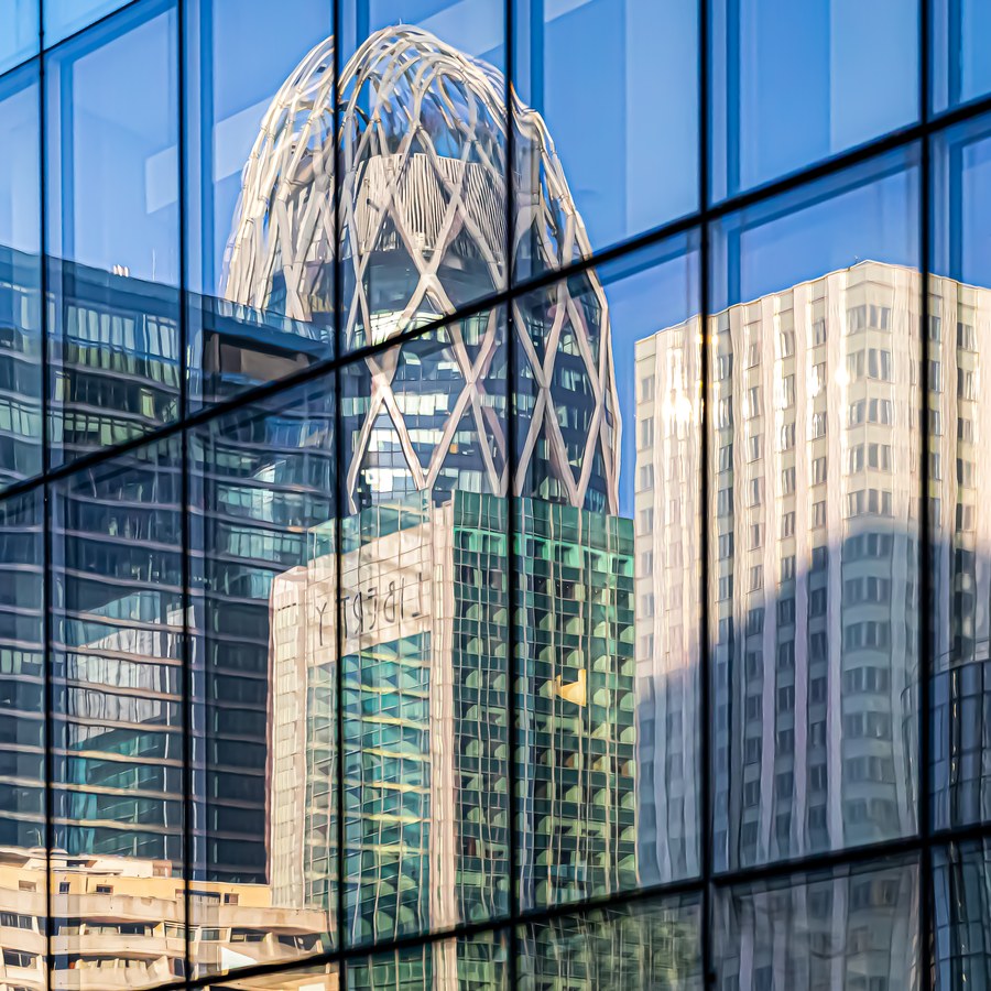 La Défense, reflets verticaux - photographie 8 par Michel Pachot